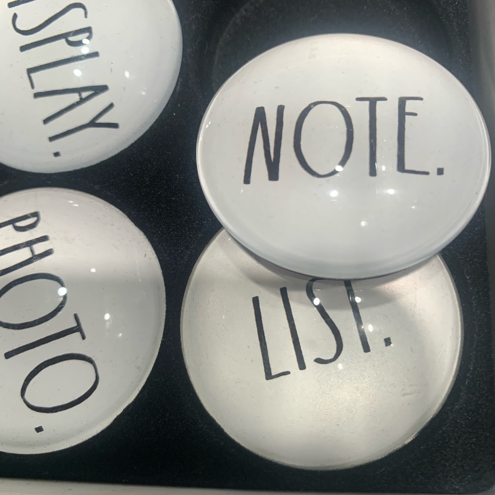 Magnets - Picture 3 of 3